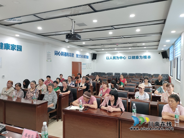 泸县玉蟾街道：关爱女性健康 从防治两癌开始