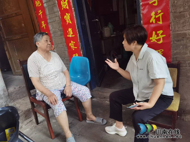 龙马潭区小市街道上大街社区：业主物业闹矛盾 妇联主席巧化解