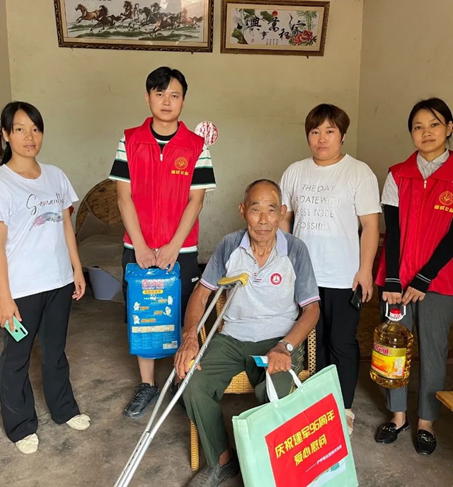 泸州福欣医院:“八一”慰问暖人心,拥军爱军显真情!(图3) 3.jpg