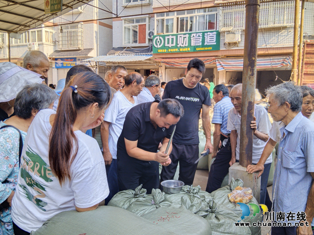 宜宾市南溪区长兴镇：高粱开秤收购 农户喜算丰收账