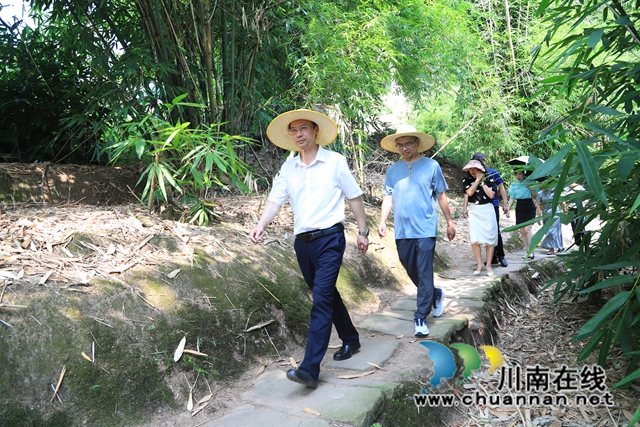 肖春到泸县云龙镇督导“三长制”和燃气安全工作(图2) 微信图片_20230817160844.jpg