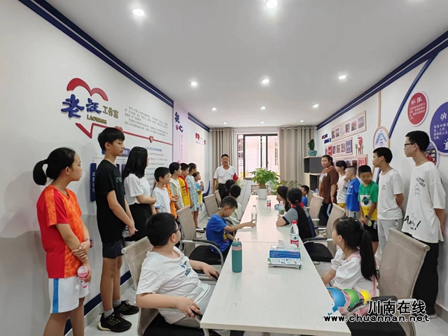 龙马潭区小市街道:“管家”老汪的暑期安全小课堂(图2) 微信图片_20230817092537.jpg