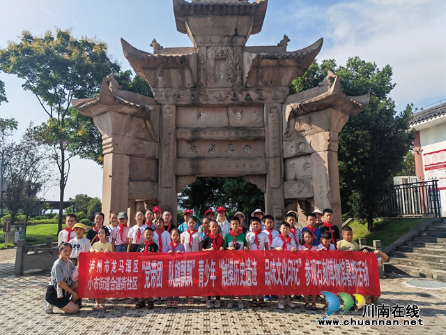 龙马潭区合道街社区：组织青少年参观博物馆，感受石刻艺术文化