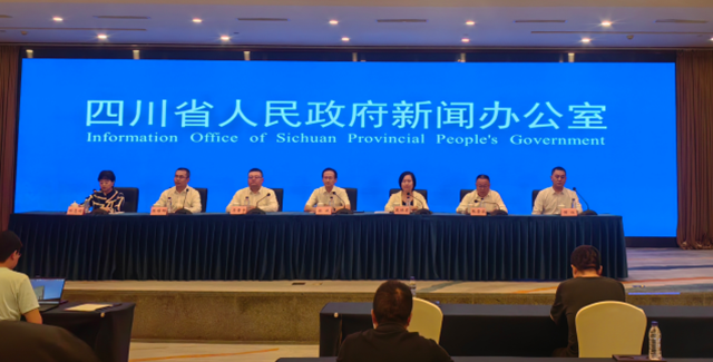 泸县在全省乡村医疗卫生体系建设新闻发布会上作经验交流发言