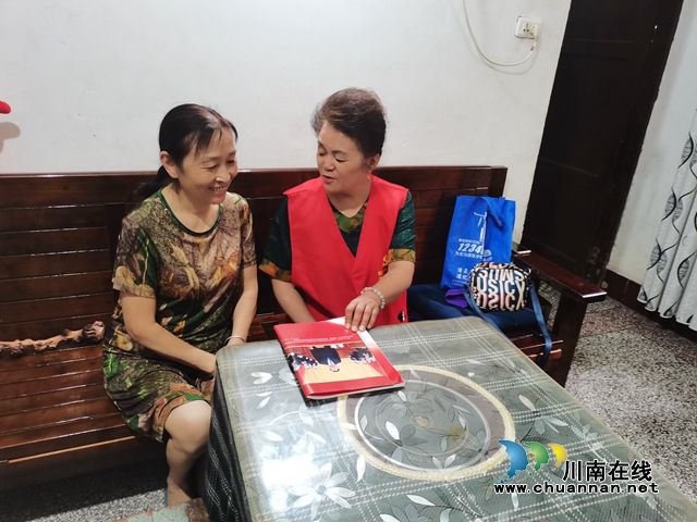 走进居民家中 | 杜家街社区开展“传承好家训 弘扬好家风”志愿宣传活动