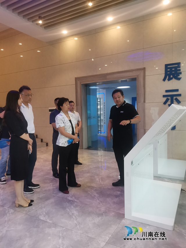 参观“文澜智谷”中试产业基地.jpg