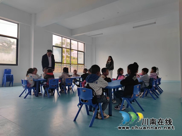 同学们入驻新教室.jpg