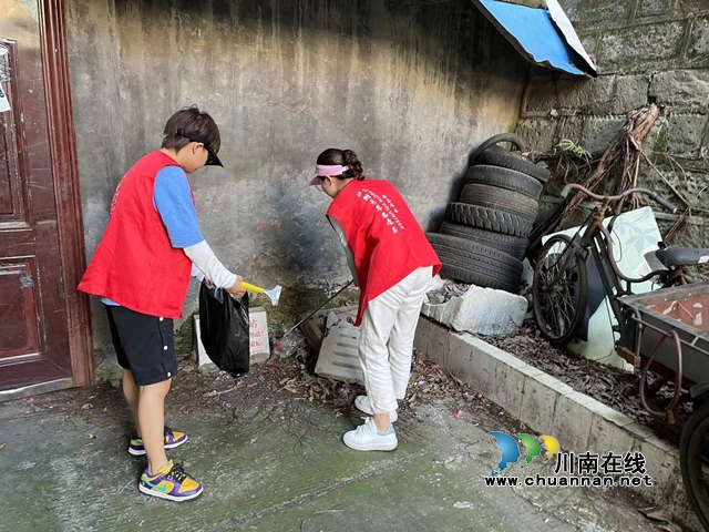龙马潭区小市街道杜家街社区： 包保单位进社区 环境卫生大整治