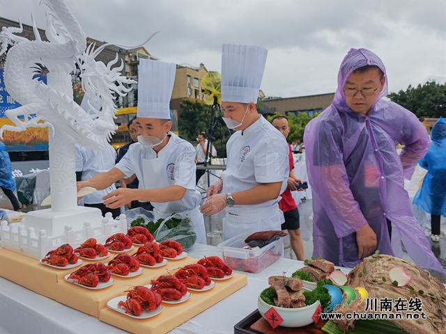 龙虾食品（曾佐然摄）.jpg