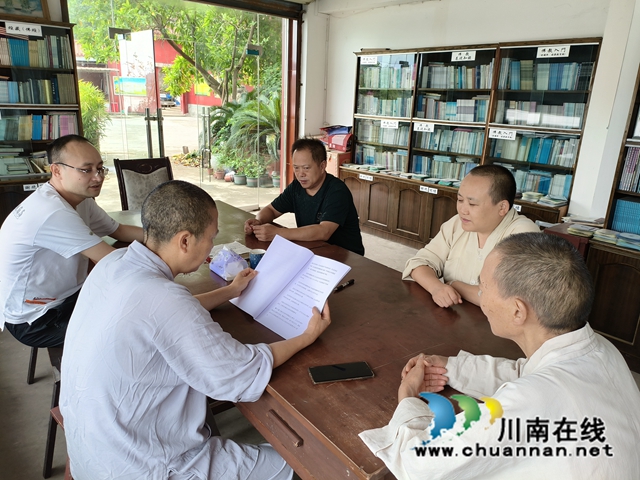 江阳区华阳街道瓦窑坝社区开展政策法规宣传活动