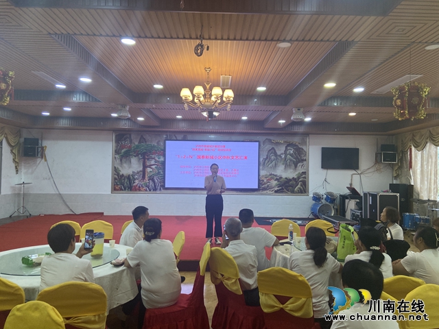 龙驰社区国泰新城小区开展庆中秋文艺汇演活动(图2) 小区开展庆中秋文艺活动.jpg
