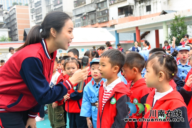 2师幼互动.JPG