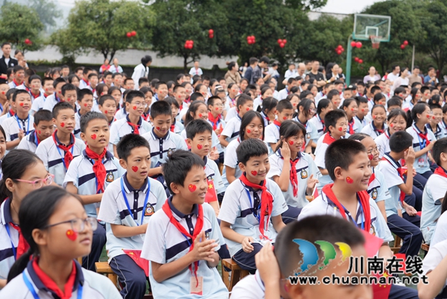 合江县戏剧家协会送文化进九支中学(图4) 戏1.jpg