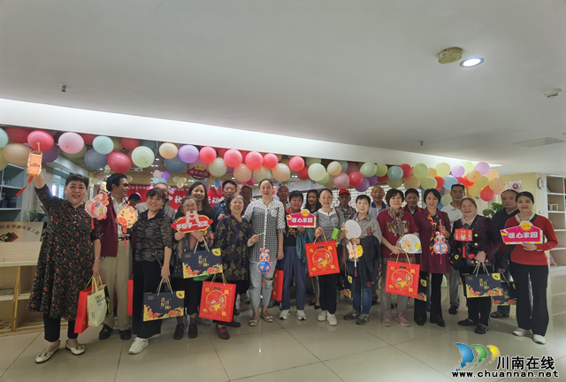 为特扶人员送去中秋慰问.jpg