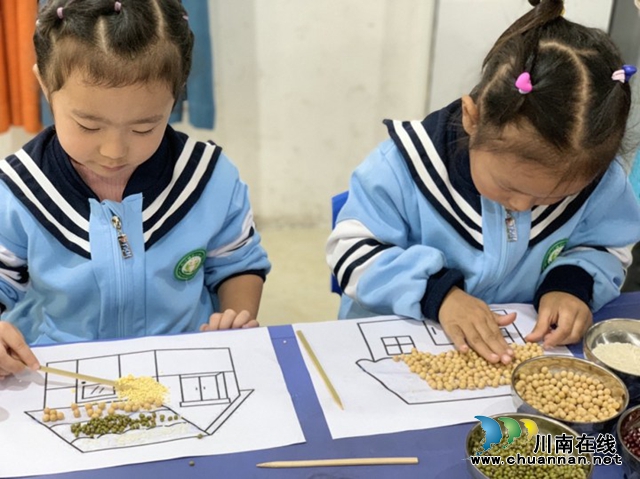 叙永县学前教育魏发群名师工作室开展研修活动(图3) 幼儿区角操作1.jpg