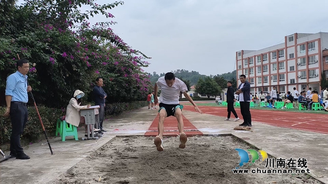 泸县百和镇举办第三届中小学生田径运动会(图3) QQ图片20231012112613.jpg
