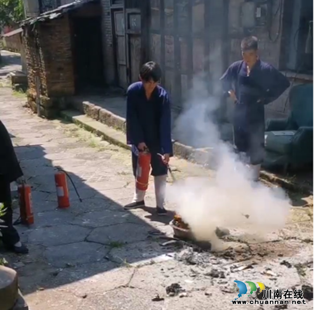 龙马潭区小市街道:排查安全隐患风险点,夯实宗教场所安全线(图2) 图片2.png