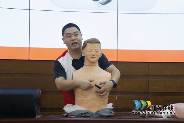 红十字救护员培训学员.jpg