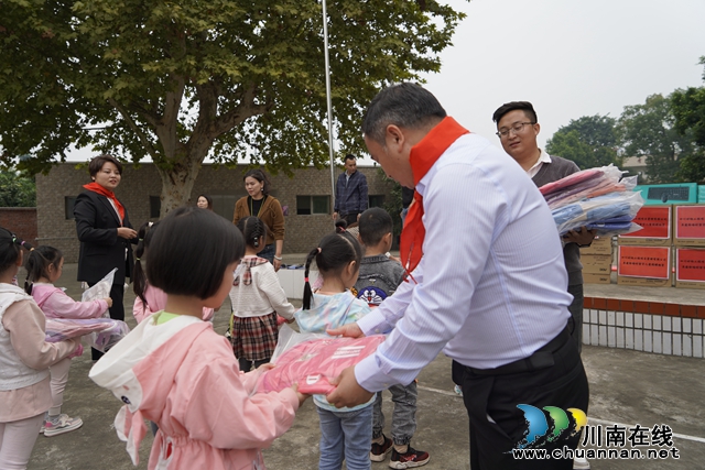 泸县海潮镇：助力学子逐梦，政协委员在行动