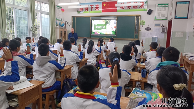 党委书记进班讲课.jpg