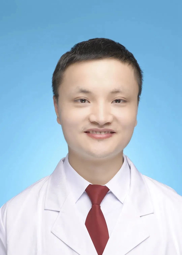 【围观】毒蛇被砍成两半，还能咬人？