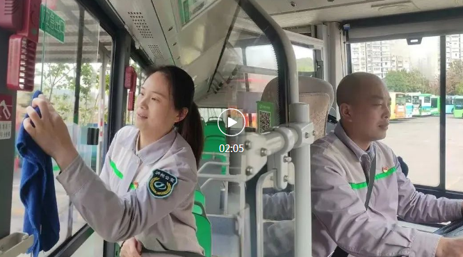 你服务 我驾驶｜泸州公交夫妻档 不同岗位相同守护