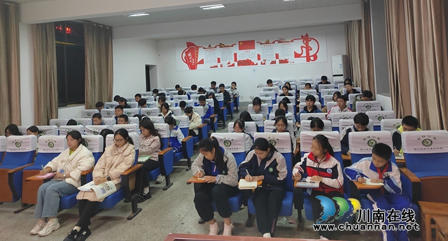 学生全景.jpg
