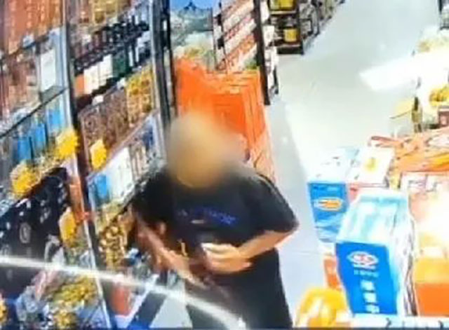 泸州一大爷主打偷劲酒，超市女老板已崩溃……网友：你大爷始终是你大爷