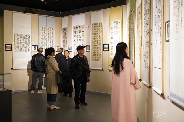 展出作品全部捐赠给家乡！文化名家余德泉书法精品展在市博物馆开展
