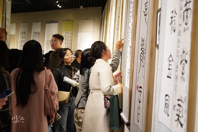 展出作品全部捐赠给家乡!文化名家余德泉书法精品展在市博物馆开展(图2) 余2.jpg