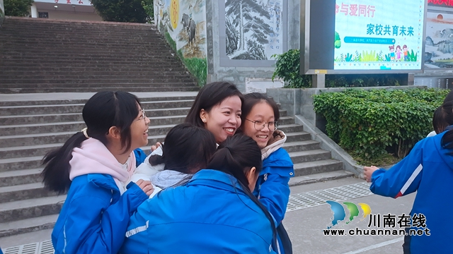 纳溪丰乐中学开展家长会暨感恩励志主题教育演讲(图5) IMG_20231124_103748.jpg
