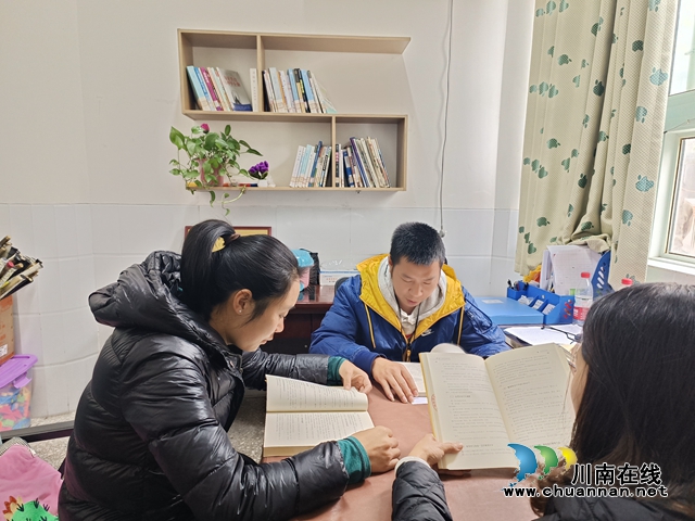 教师阅读.jpg