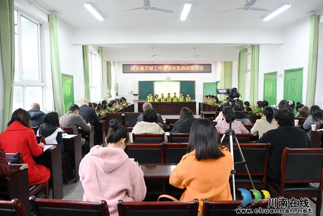 叙永县龙凤镇中心小学校举行综合实践课“萝卜当家”