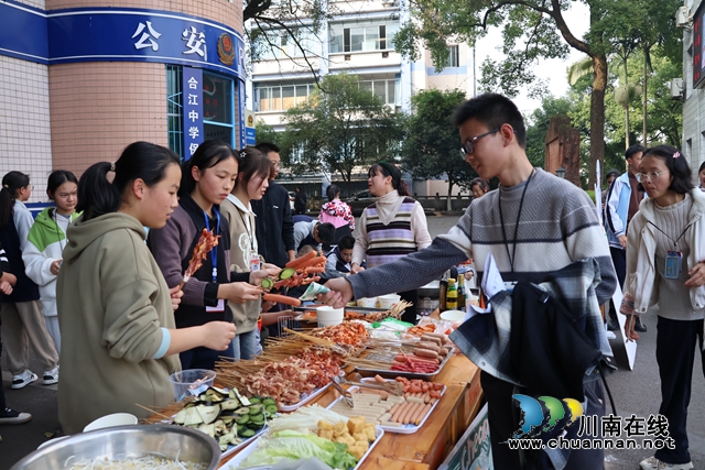 学生买美食.JPG