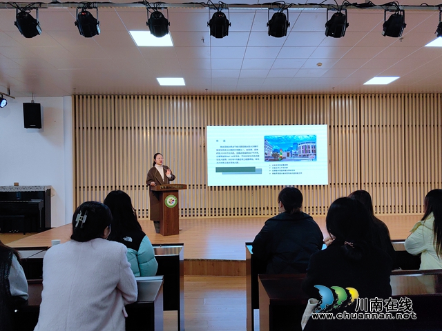 叙永县永宁幼儿园开展“美好时光,‘味’爱同行”家委会暨膳委会(图2) 介绍幼儿园基本情况.jpg