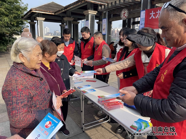 龙马潭区小市街道杜家街社区:党员进社区 先锋服务零距离(图2) QQ图片20231208145016.jpg