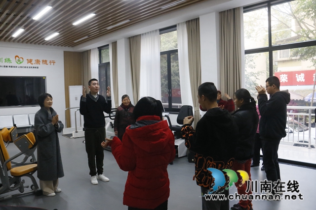 大家一起做游戏.JPG