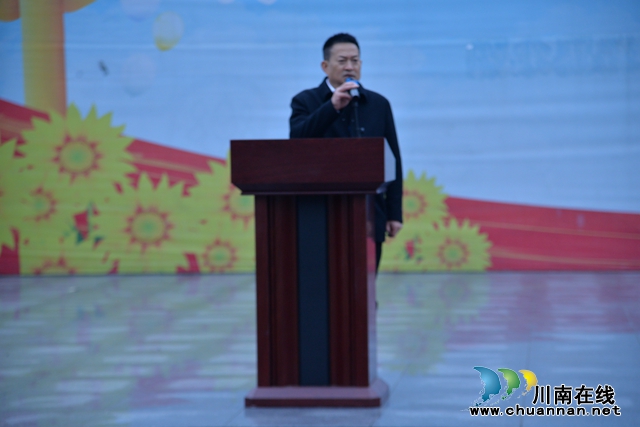 支部书记、校长宣布活动开始1.JPG
