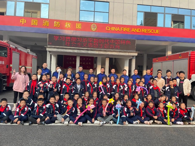 “奇妙体验 走进消防站”——泸州十八中学校参观消防站活动(图14) 微信图片_20231215111522.jpg