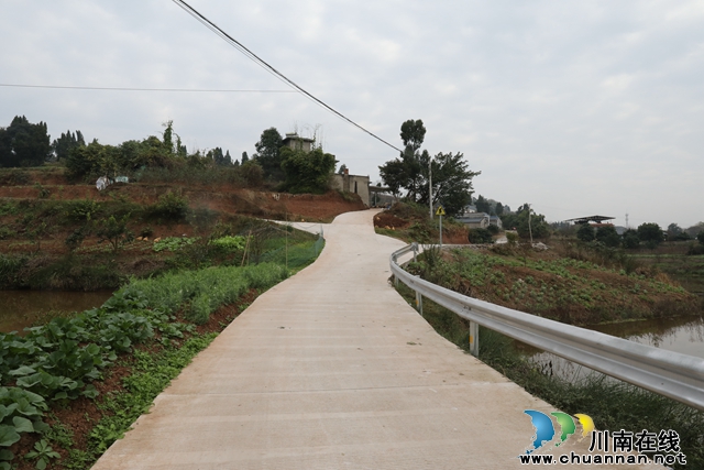 通往家门的路.JPG