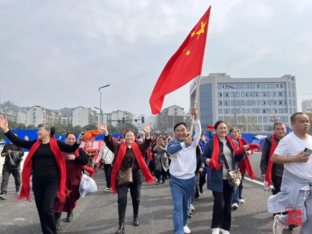景借桥生力 桥助景生辉，一座“网红桥”促进纳溪文旅产业发展