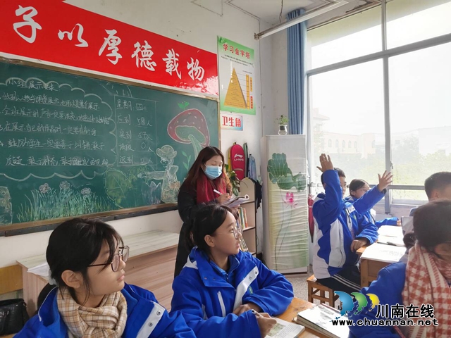 穆小玲听课.jpg