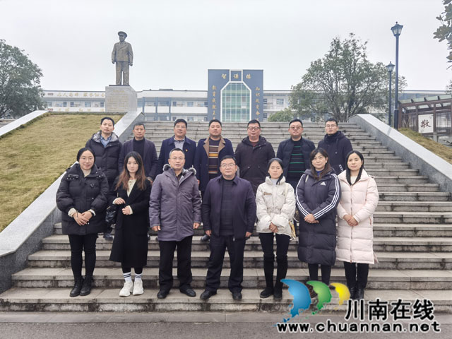 专家入校精指导,诊断赋能促提升┃第二届“云溪未来乡土教育家”学员入校诊断走进护国中学(图2) 2.jpg