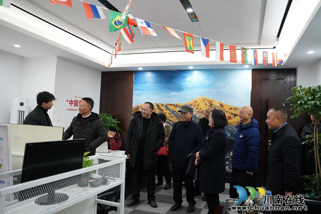 四川三河职业学院与泸州跨境电商产业园举行校企合作签约暨揭牌仪式