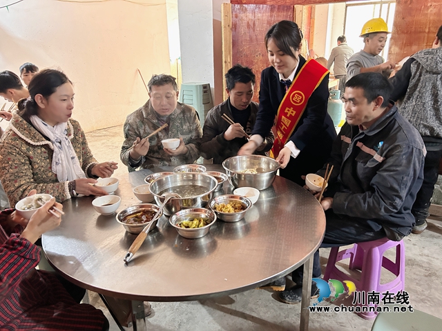 情系农民工·新春送温暖｜工行泸州分行开展农民工新春慰问活动