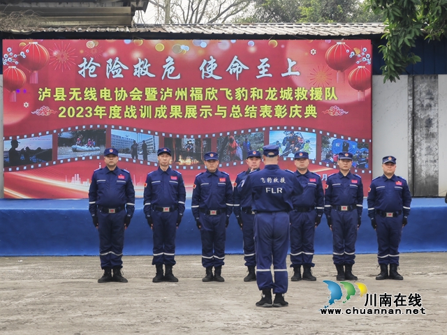 军训展示（曾佐然摄）.jpg