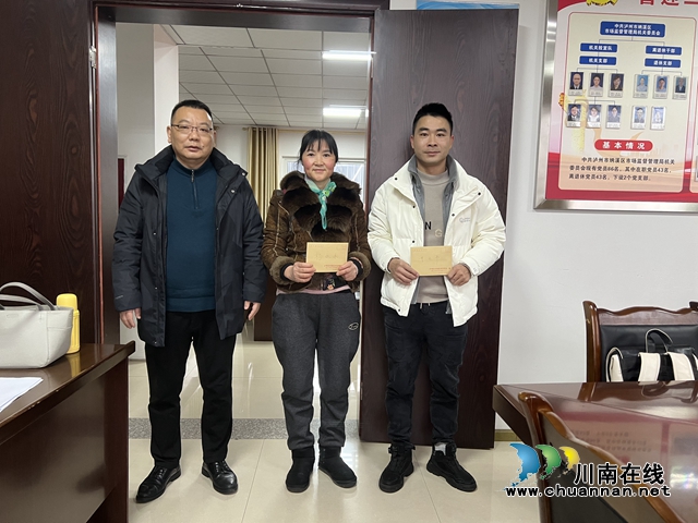 4.泸州市市场监督管理局党组成员、副局长赵治力带队慰问纳溪区非公企业困难党员及外卖骑手困难人员..JPG
