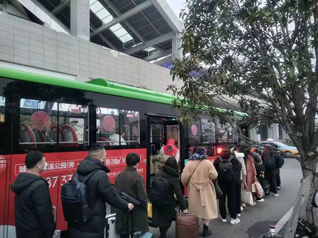 青春志愿·爱在旅途 | 泸州公交小红帽与您相伴