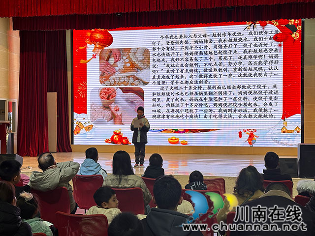 小记者们上台分享2.jpg