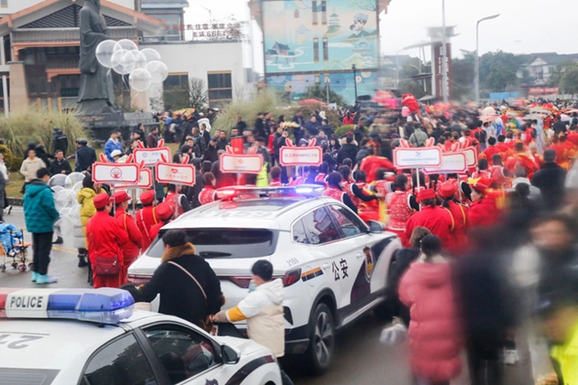 最喜欢泸州警察了,一点边界感都没有……(图9) 微信图片_20240226092131.jpg
